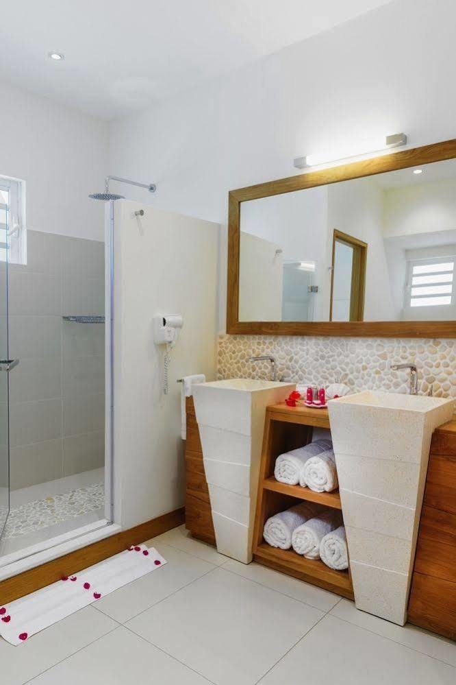 Myra Seafront Suites With Lov كاب مالهيريوكْسْ المظهر الخارجي الصورة