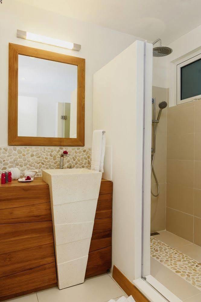Myra Seafront Suites With Lov كاب مالهيريوكْسْ المظهر الخارجي الصورة