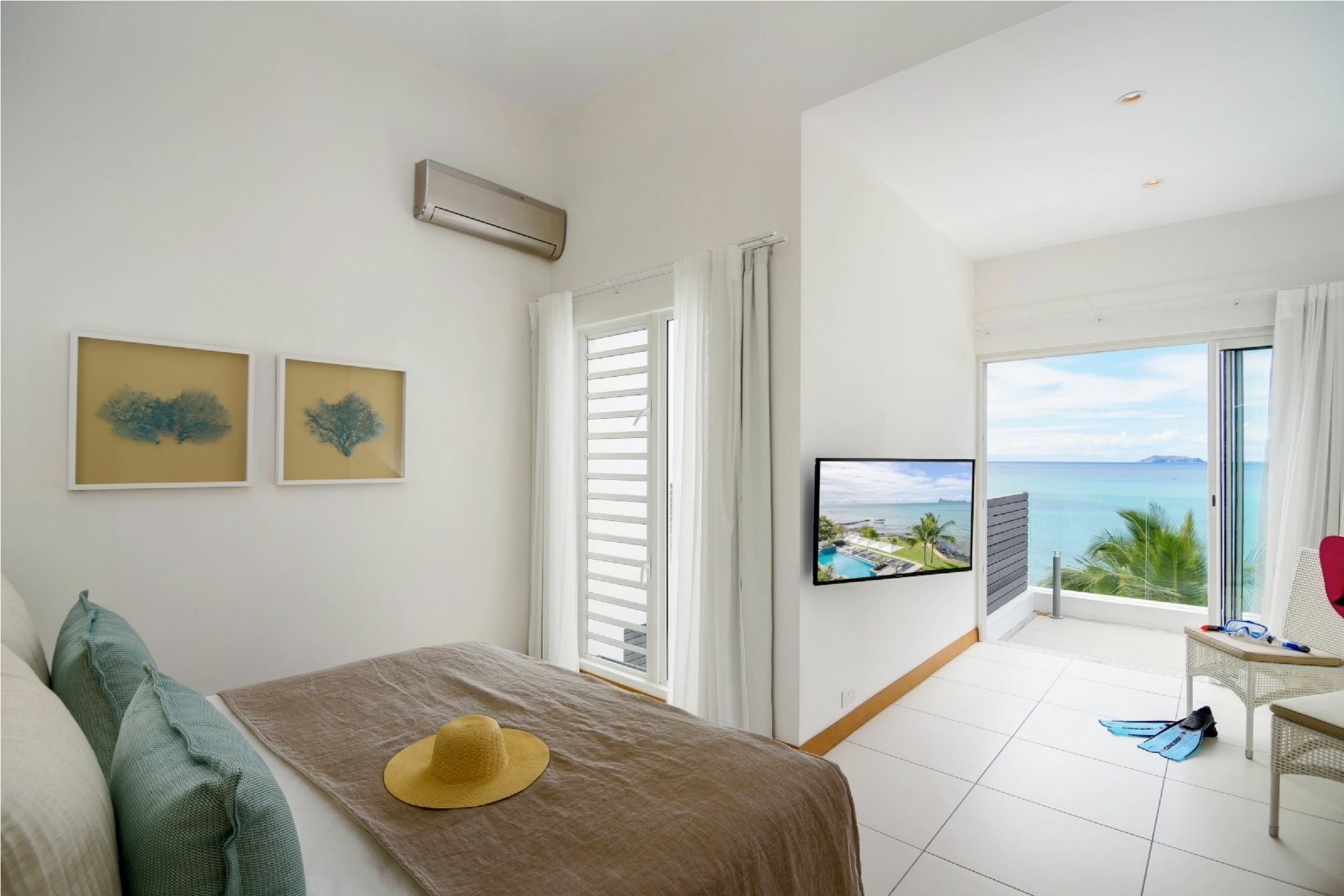 Myra Seafront Suites With Lov كاب مالهيريوكْسْ المظهر الخارجي الصورة
